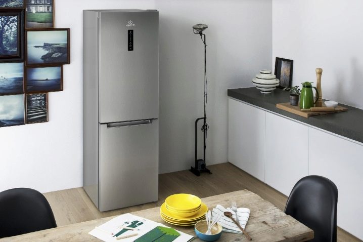 Рейтинг холодильников Indesit по оценкам экспертов COMFY - серый холодильник Индезит